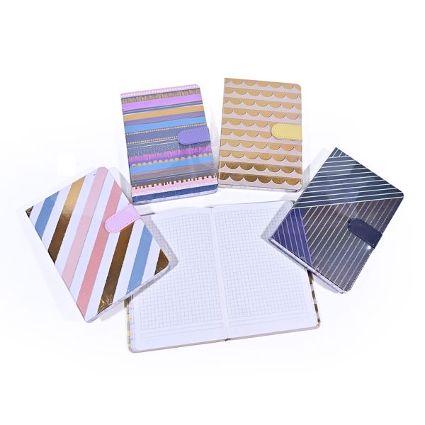Imagen de CUADERNO A5 CON BROCHE DE DISEÑOS BRILLANTES (MODELO BC-808-20)