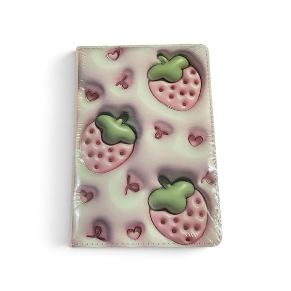 Imagen de LIBRETA TIPO CUADERNO A5 C/RELIEVE FRUTILLAS